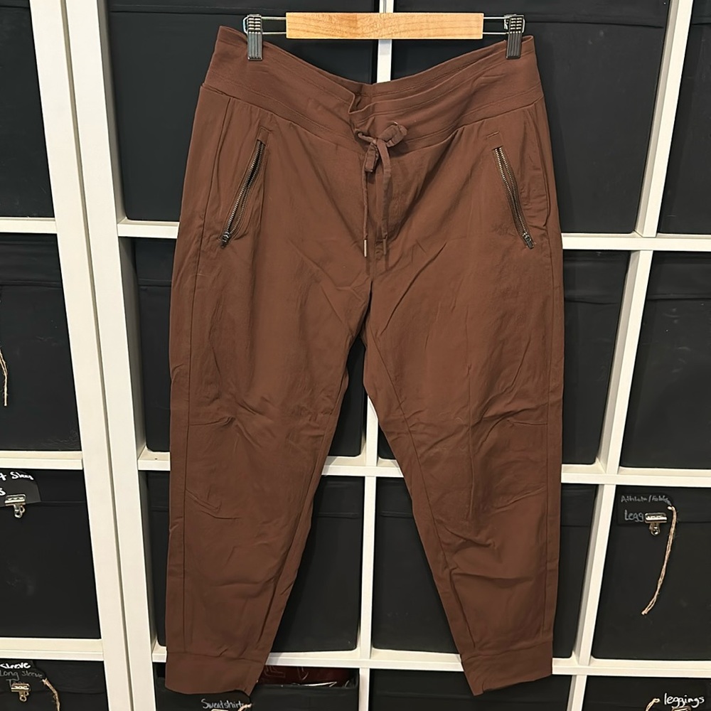 EUC Athleta Trekkie Joggers - Mahogany